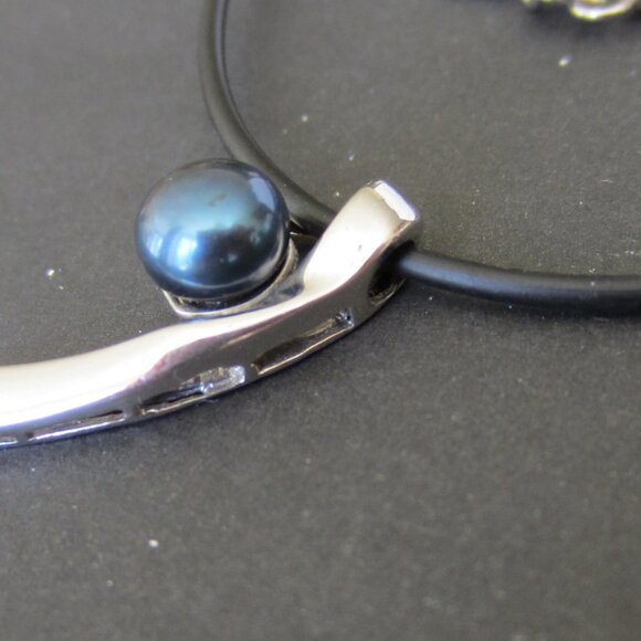 Peacock Pearl and Sterling Silver Pendant on Black Cord - Picture 6 of 10